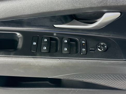 Used 2025 Hyundai Elantra SE FWD image 23