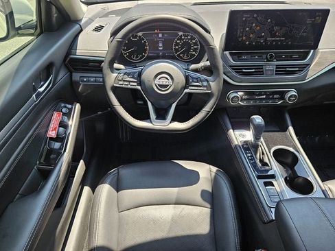 Used 2023 Nissan Altima 2.5 SL FWD image 13
