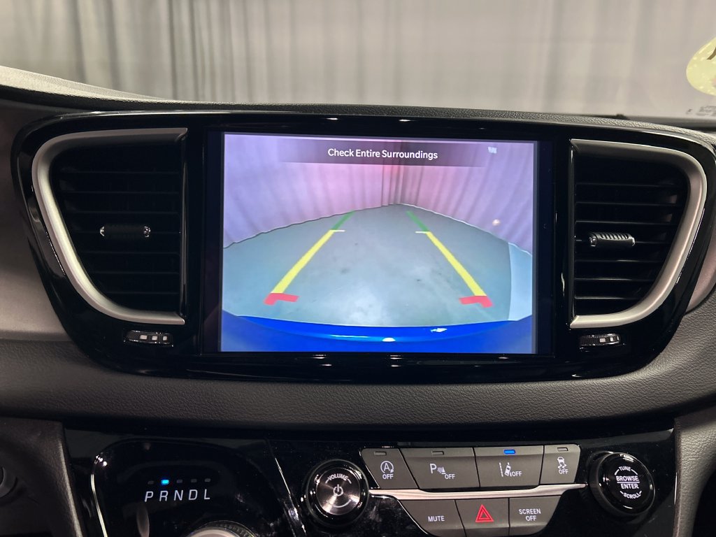 Used 2026 Chrysler Pacifica Select FWD image 18