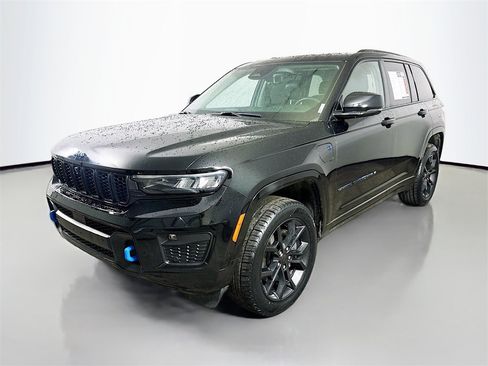 Used 2023 Jeep Grand Cherokee 30th Anniversary image 3