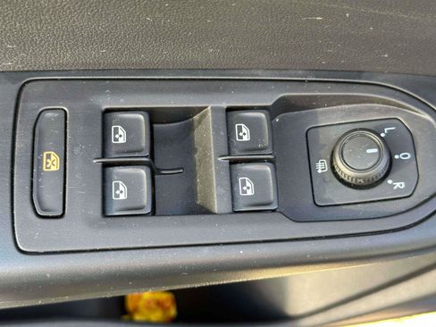 Certified 2022 Volkswagen Taos SEL image 13