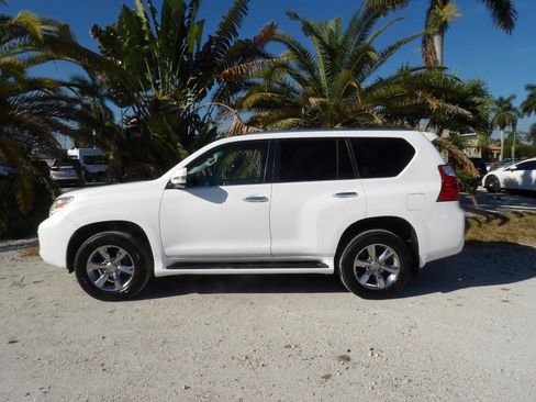 Used 2011 Lexus GX 460 Base AWD 4dr SUV image 3