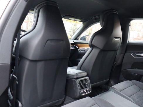 Used 2022 Audi RS e-tron GT image 14