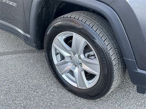 Used 2022 Jeep Compass Latitude w/ Convenience Group image 7