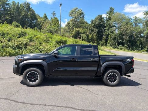 Used 2024 Toyota Tacoma TRD Off-Road AWD/4WD image 6