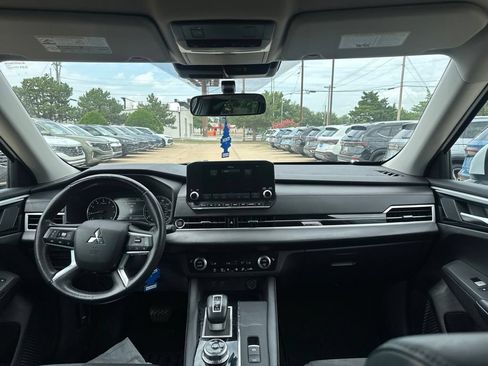 Used 2023 Mitsubishi Outlander SE FWD image 22