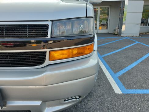 Used 2021 Chevrolet Express 2500 LS w/ Enhanced Convenience Package RWD image 14