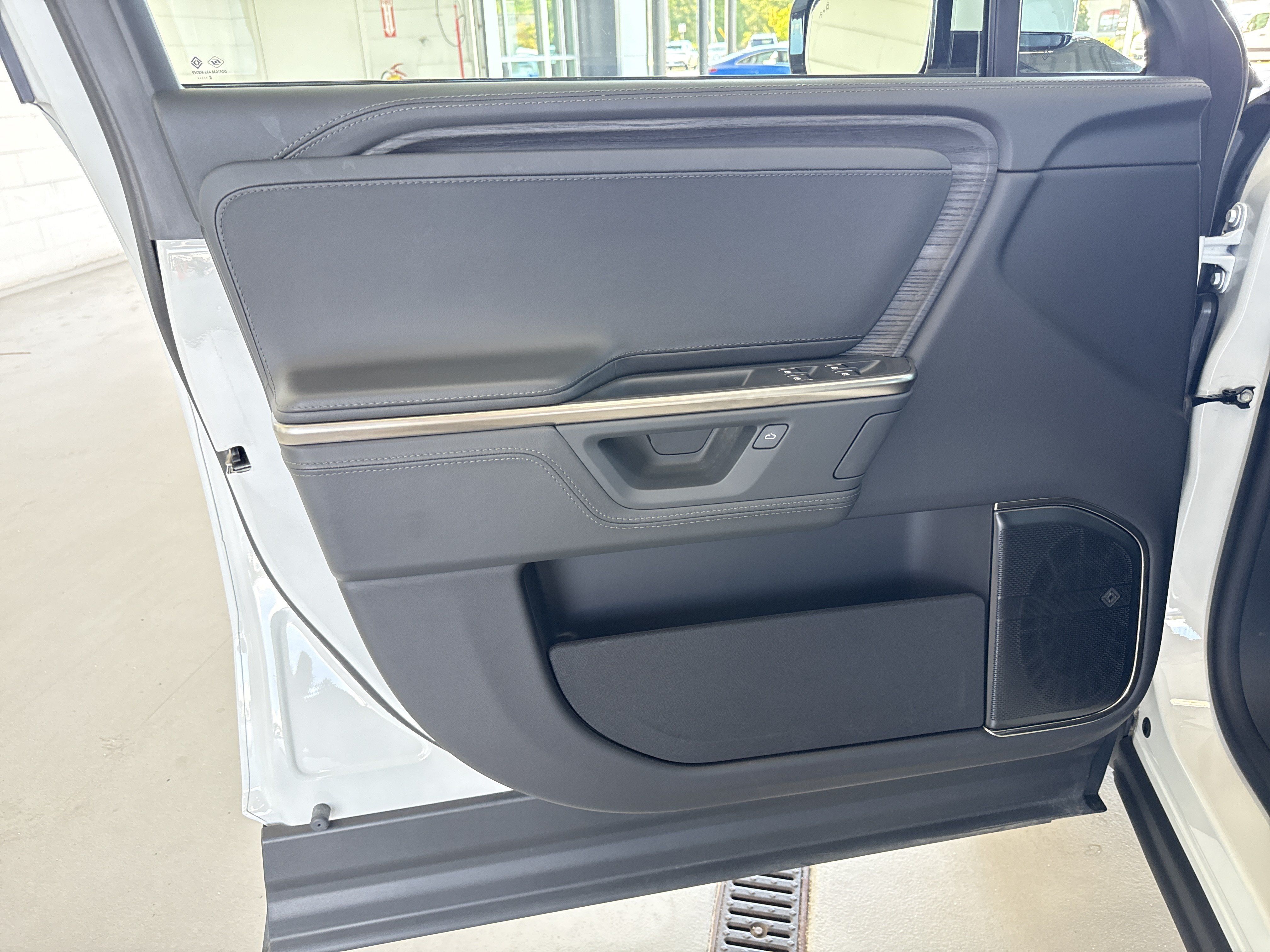 Used 2025 Rivian R1T Adventure Dual AWD/4WD image 15