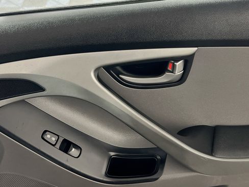 Used 2016 Hyundai Elantra SE image 31