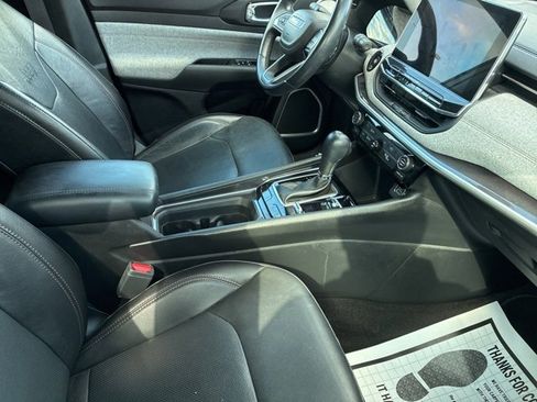 Used 2022 Jeep Compass Latitude image 3