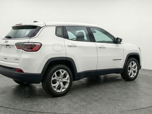 Used 2025 Jeep Compass Latitude AWD/4WD image 9