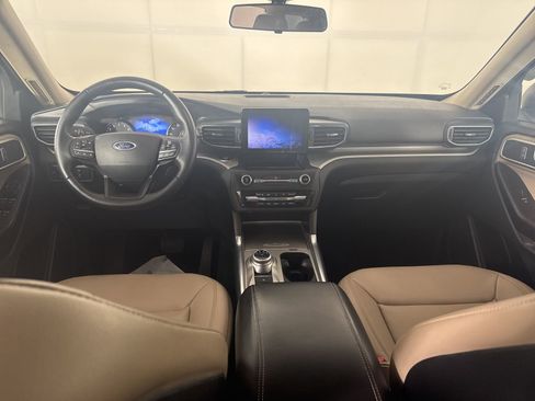 Used 2020 Ford Explorer XLT w/ Equipment Group 202A RWD image 9