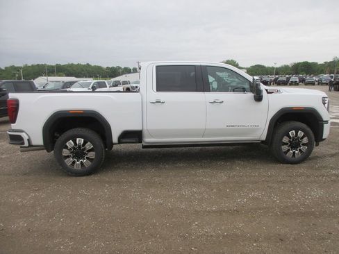 New 2026 GMC Sierra 2500 Denali w/ Denali Reserve Package AWD/4WD image 3