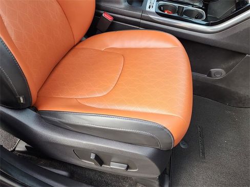 Used 2022 Kia Carnival SX image 19