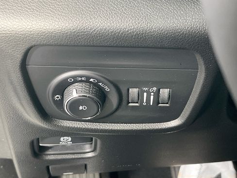 Used 2023 Jeep Grand Cherokee Limited w/ Luxury Tech Group II AWD/4WD image 10