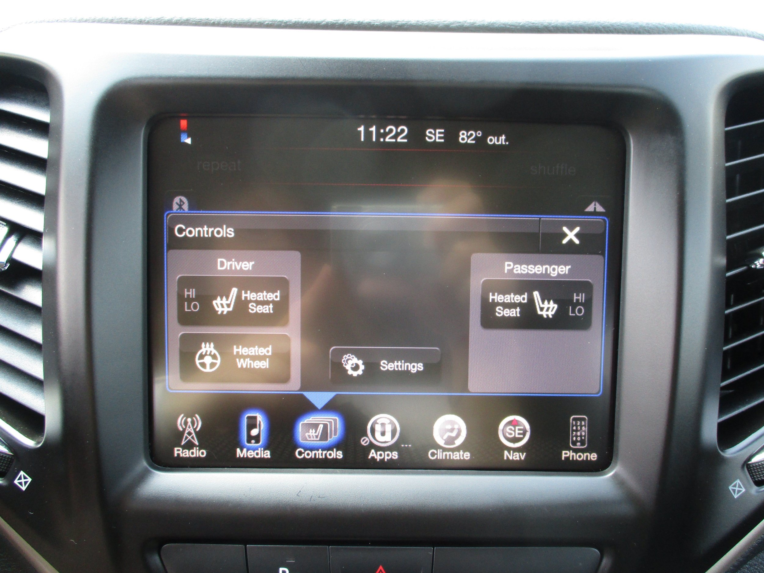 Used 2018 Jeep Cherokee Latitude FWD image 17