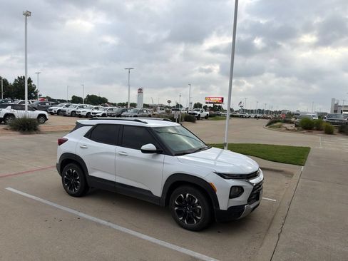 Used 2023 Chevrolet TrailBlazer LT w/ Convenience Package FWD image 1