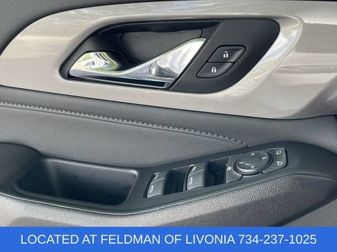 Used 2023 Chevrolet Traverse LT FWD image 22