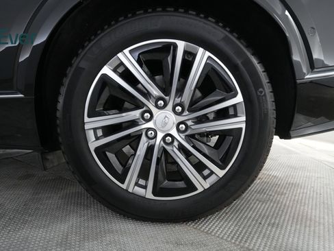 Used 2024 Cadillac Lyriq Luxury AWD/4WD image 9