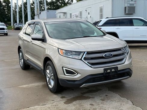 Used 2017 Ford Edge SEL AWD/4WD image 4