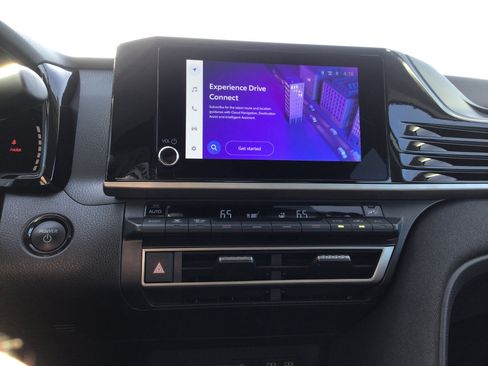 Used 2025 Toyota Camry LE image 12