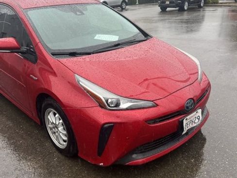 Used 2019 Toyota Prius L Eco image 5