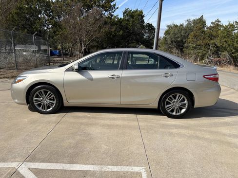 Used 2015 Toyota Camry SE image 7