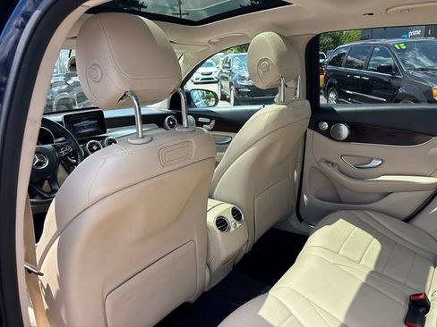 Used 2019 Mercedes-Benz GLC 300 4MATIC image 9