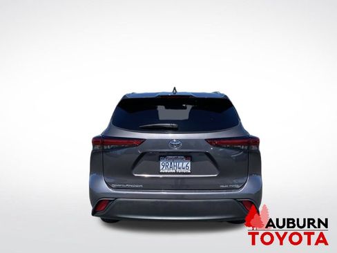 Used 2023 Toyota Highlander XLE AWD/4WD image 6