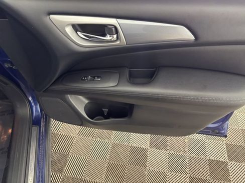 Used 2017 Nissan Pathfinder SL FWD image 23