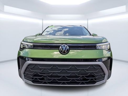 Certified 2026 Volkswagen Taos SE FWD image 8