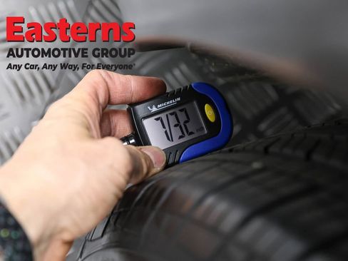 Used 2022 Volkswagen Tiguan SE w/ Panoramic Sunroof Package image 26