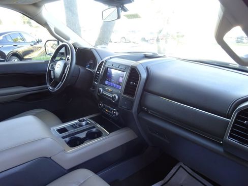 Used 2020 Ford Expedition XLT w/ Equipment Group 202A RWD image 14