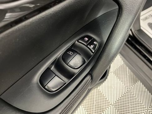 Used 2020 Nissan Rogue S FWD image 31