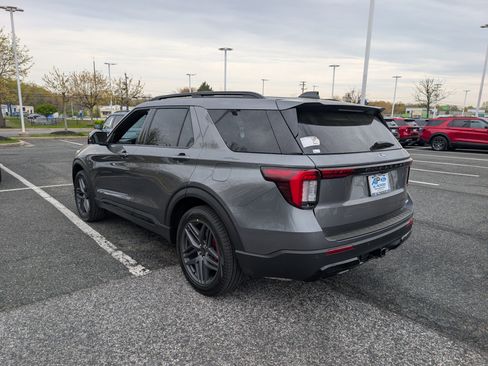 New 2026 Ford Explorer ST-Line image 3