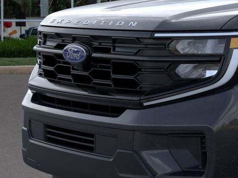 New 2026 Ford Expedition Active image 17