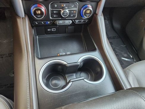 Used 2024 GMC Yukon SLT image 17