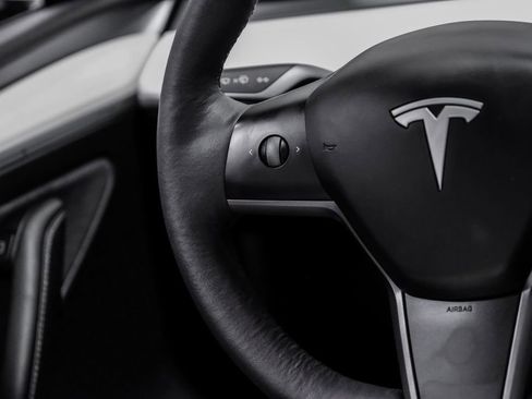 Used 2023 Tesla Model Y Long Range AWD/4WD image 18