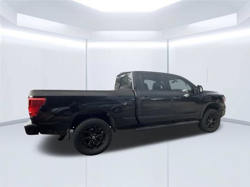 Used 2019 Nissan Titan SL w/ Midnight Edition AWD/4WD image 5