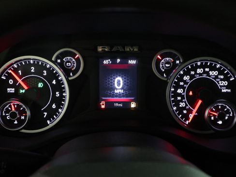 New 2026 RAM 1500 Express AWD/4WD image 18