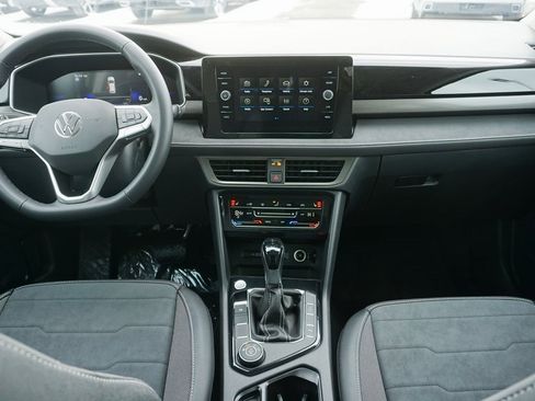 New 2026 Volkswagen Taos SE image 9