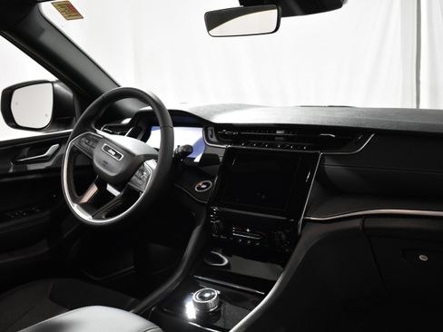 New 2025 Jeep Grand Cherokee Laredo X image 30