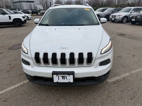Used 2017 Jeep Cherokee Latitude w/ Comfort/Convenience Group FWD image 2