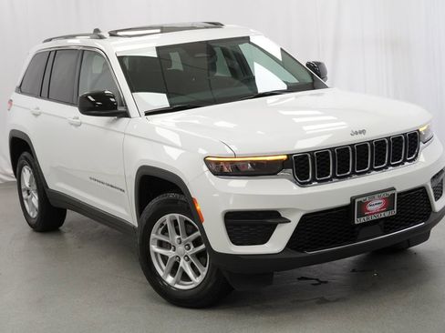Used 2023 Jeep Grand Cherokee Laredo w/ Luxury Tech Group I AWD/4WD image 9