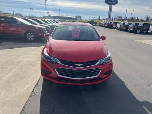 Used 2017 Chevrolet Cruze LT w/ Convenience Package image 2