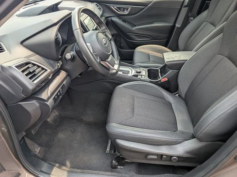 Used 2023 Subaru Forester Premium AWD/4WD image 9