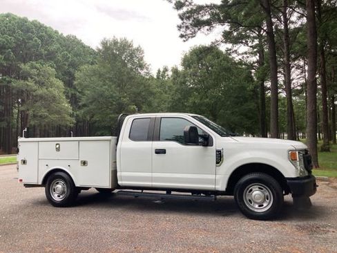 Used 2022 Ford F250 XL w/ Power Equipment Group image 2