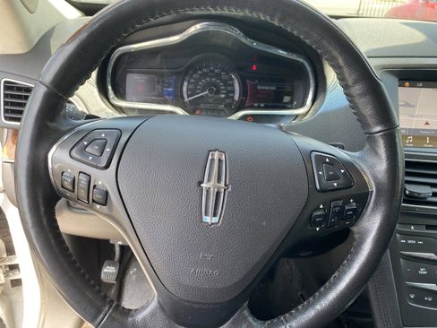 Used 2019 Lincoln MKT AWD image 11