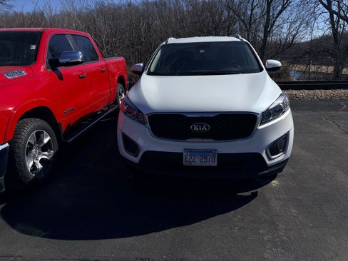 Used 2016 Kia Sorento LX w/ LX Convenience Package image 2