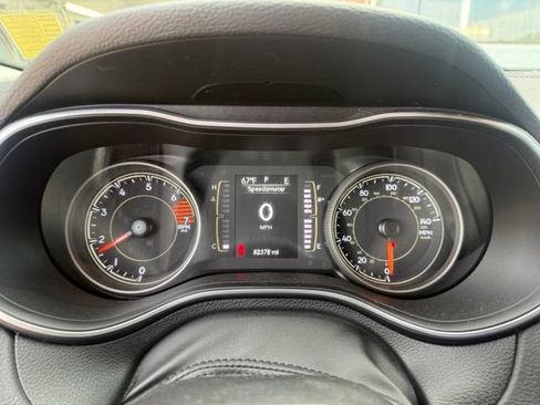 Used 2021 Jeep Cherokee Latitude Plus FWD image 27